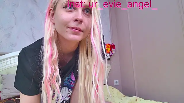 Evelyn_rabbit's Webcam Show