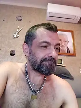 BearHornyMadrid: вебкам-шоу
