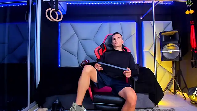 Aydenmiller96 网络视讯表演
