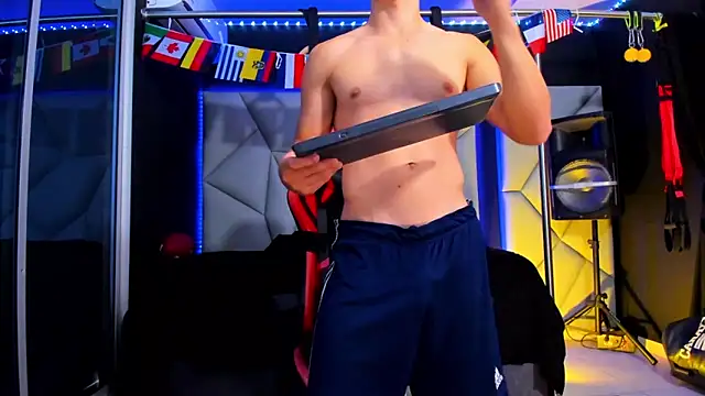 Aydenmiller96 网络视讯表演