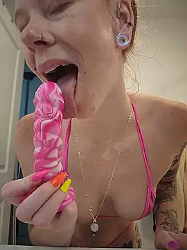 LucidLucy Show in webcam