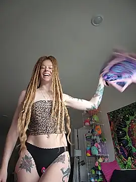 הופעת וובקאם של LucidLucy