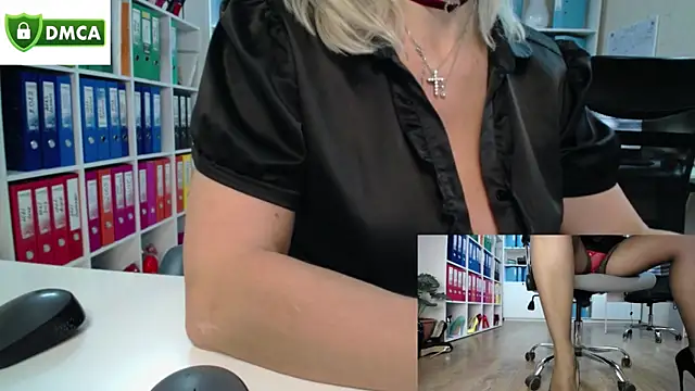 Show modela secret-office na web-kameri