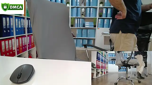 secret-office: διαδικτυακό σόου στην κάμερα