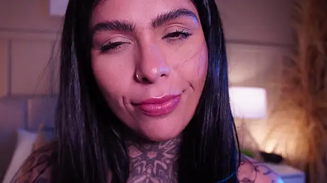 Chat +18 de curvyliciousss ao vivo