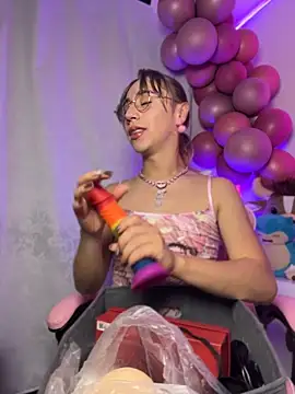 Show modela Littlebunny21 na web-kameri