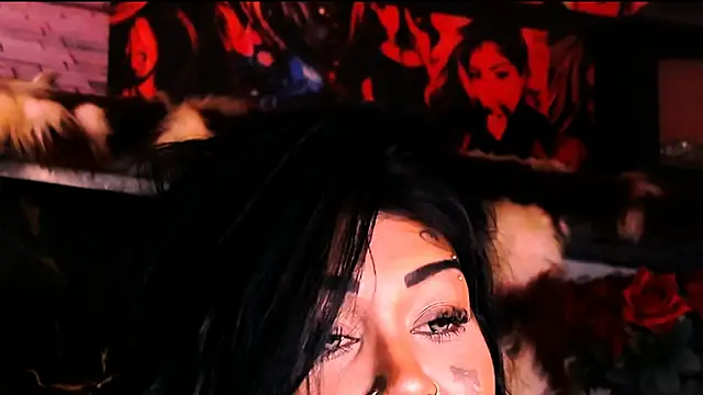 הופעת וובקאם של indian_dreamgirl