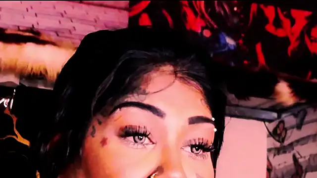 צ'אט XXX בשידור חי של indian_dreamgirl