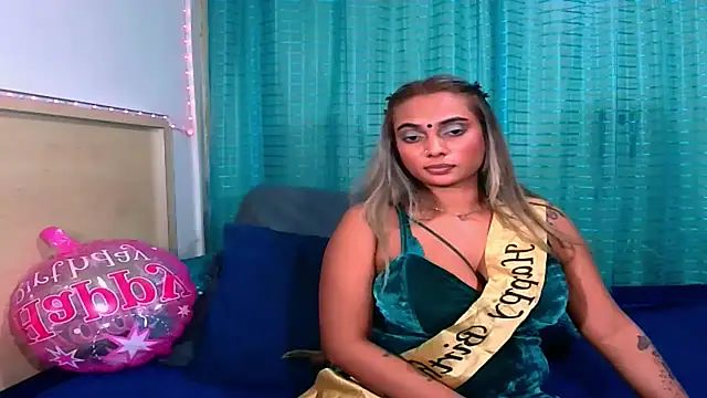 sexyindianchic Adlı Modelin Canlı XXX Sohbeti