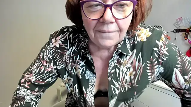 Adelewildx's Live Chat Room