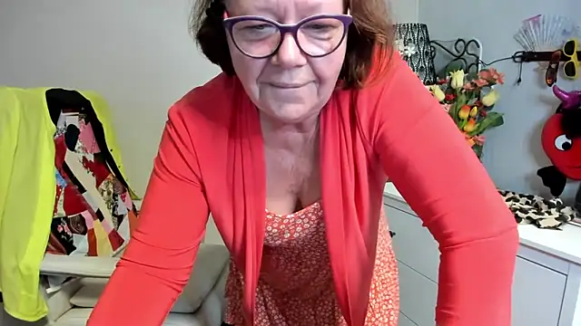Show modela Adelewildx na web-kameri