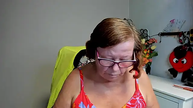 Adelewildx Show in webcam