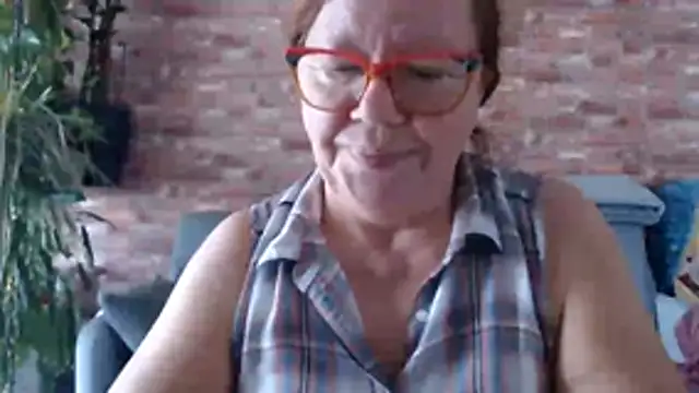 Adelewildx Show in webcam