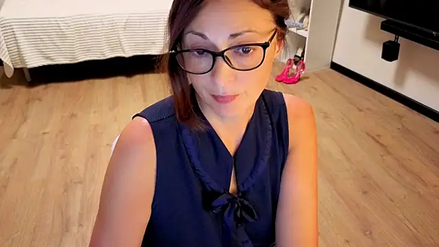 Chat +18 de CaringSophie ao vivo