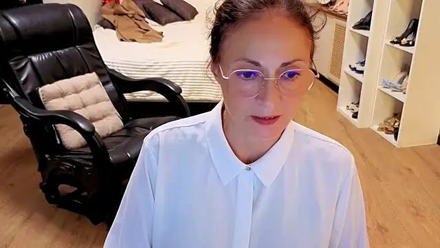 Pertunjukan Kamera Web CaringSophie