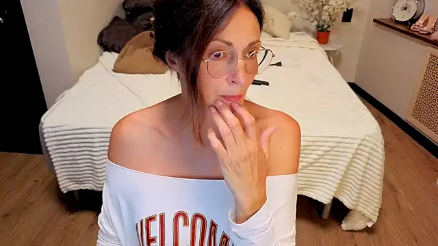 CaringSophie Show Webcam