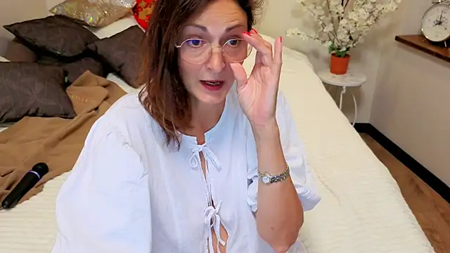 CaringSophie Show in webcam