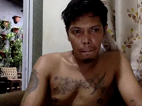 Show modela eddy_888 na web-kameri