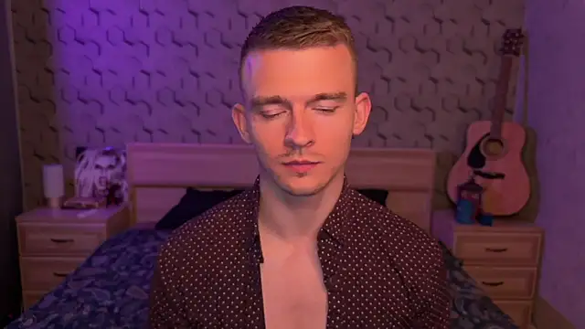 Marvelboy_ Show in webcam