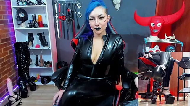 Yelena_LatexMaiden Webcamshow
