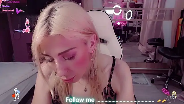 AnnieGOld_ Adlı Modelin Canlı XXX Sohbeti