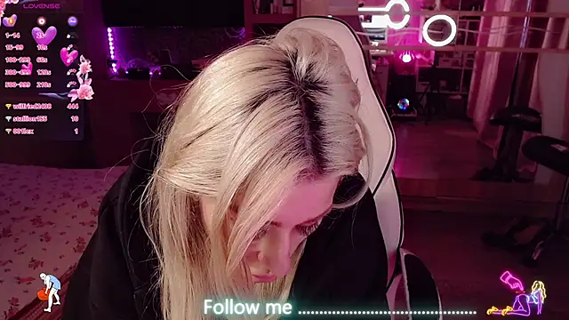 AnnieGOld_ Chat XXX in diretta