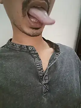 dreamtoungelick69 Show in webcam