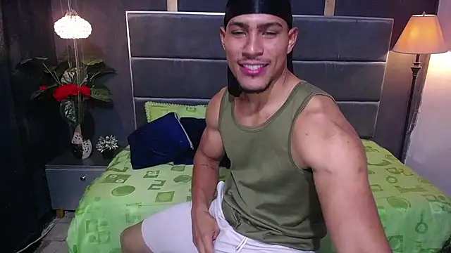 teddyfit19cm: διαδικτυακό σόου στην κάμερα