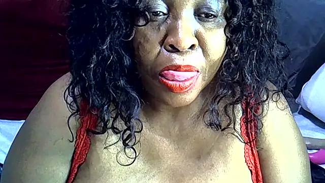 Chat +18 de Ebony_Cougar ao vivo