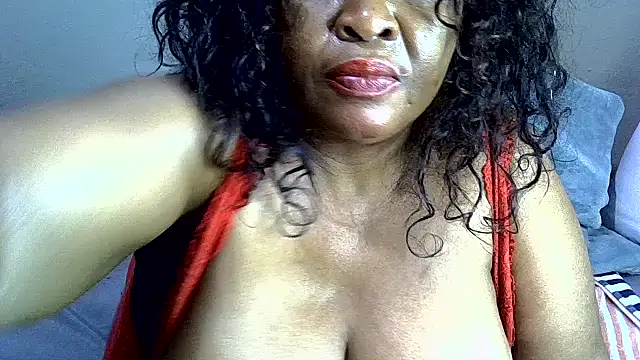 Ebony_Cougar Adlı Modelin Web Kamerası Şovu