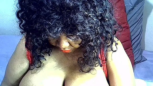 Pokazy przed kamerką – Ebony_Cougar