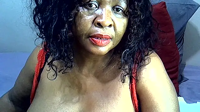 Ebony_Cougar: διαδικτυακό σόου στην κάμερα