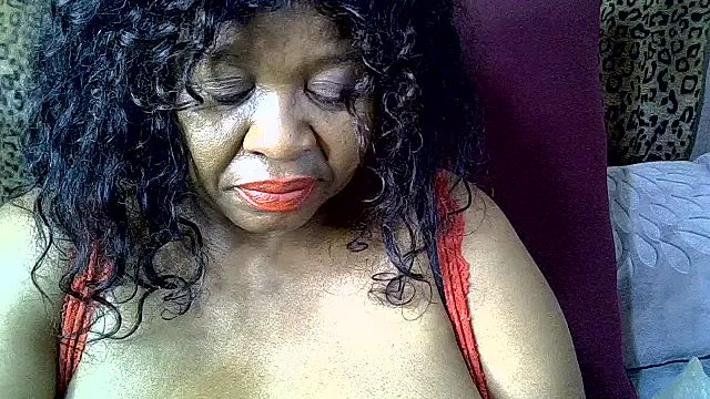 צ'אט XXX בשידור חי של Ebony_Cougar