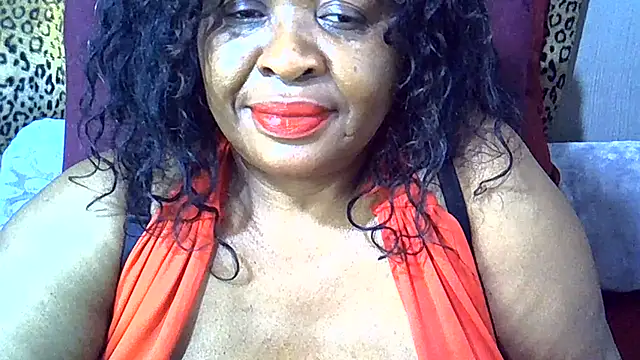 Ebony_Cougar: онлайн-секс-чат