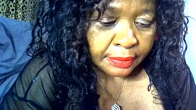 Ebony_Cougar Show in webcam