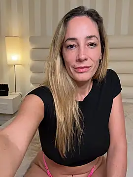 Show modela SweetAlegra_ na web-kameri