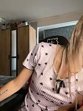 SIMBA_BOS Chat XXX in diretta