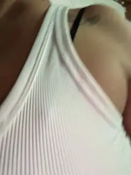Sofyalone_ Adlı Modelin Canlı XXX Sohbeti