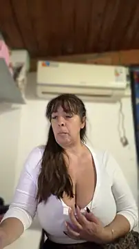 Sofyalone_ Chat XXX in diretta