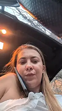 Risky_julia2330 Show Webcam