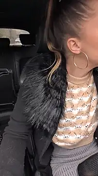 Risky_julia2330 Show in webcam