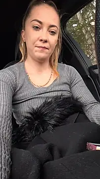 Risky_julia2330's Webcam Show