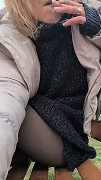 Risky_julia2330 Webcam-Show