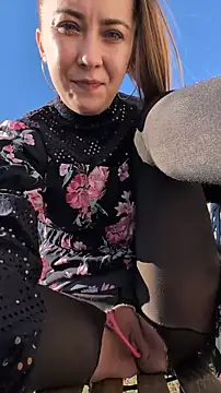 Risky_julia2330's Webcam Show