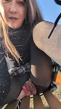 Risky_julia2330's Webcam Show