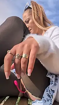 Risky_julia2330 Webcam-Show