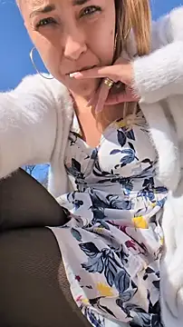 Risky_julia2330's Webcam Show