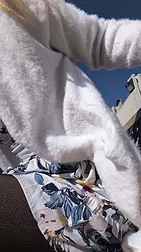 Risky_julia2330 Show in webcam