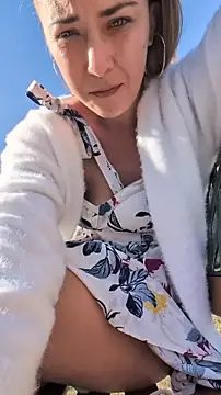 Risky_julia2330's Webcam Show