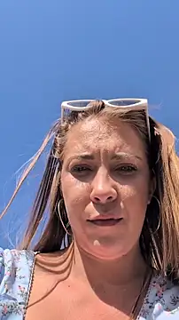 Risky_julia2330's Webcam Show